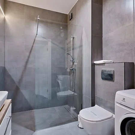Sztuk Pieknych 10 & Prywatny Parking * Пила