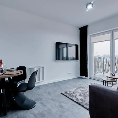 Sztuk Pieknych 10 & Prywatny Parking Апартаменты Пила